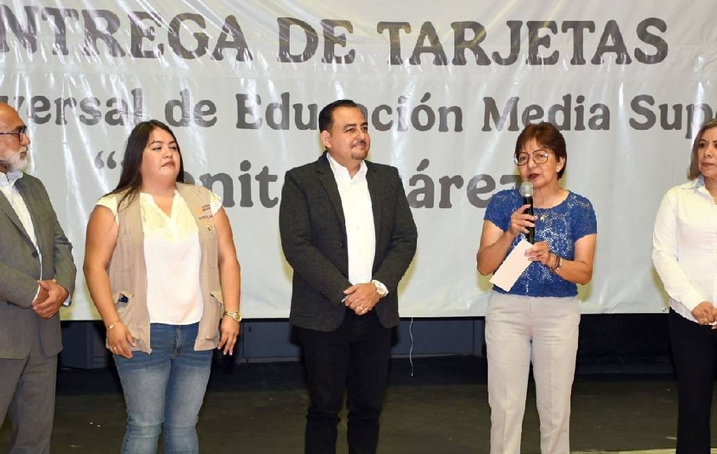 Entrega Rectora Lilia Cedillo tarjetas de la Beca Universal de Educación Media Superior “Benito Juárez”