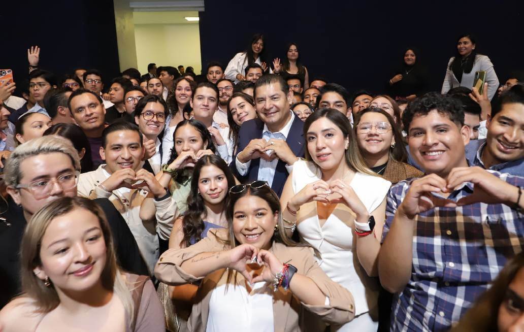 Jóvenes, el motor para la transformación de Puebla: Alejandro Armenta