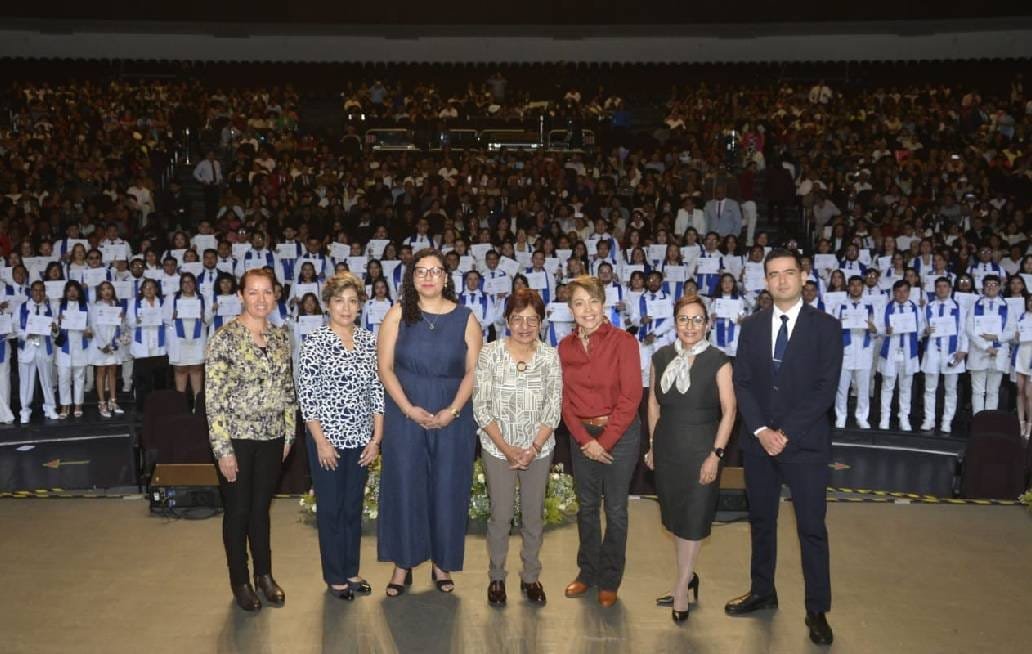 Los médicos nunca deben perder su sensibilidad y sentido humanitario Rectora Lilia Cedillo