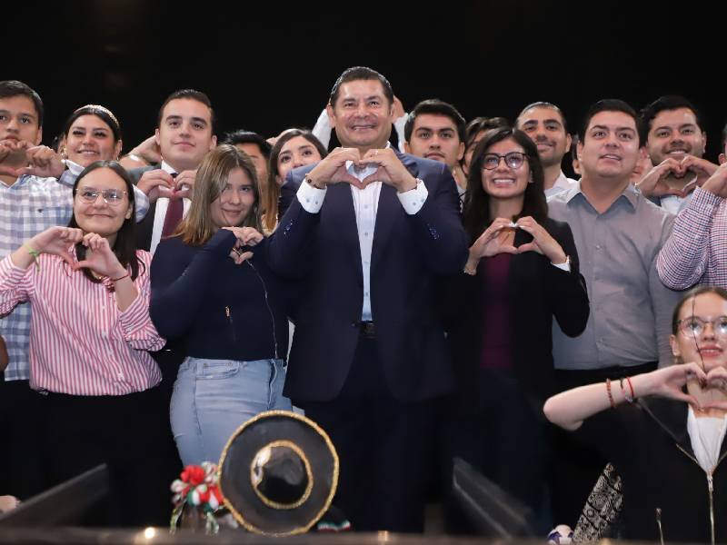 Jóvenes, el motor para la transformación de Puebla: Alejandro Armenta