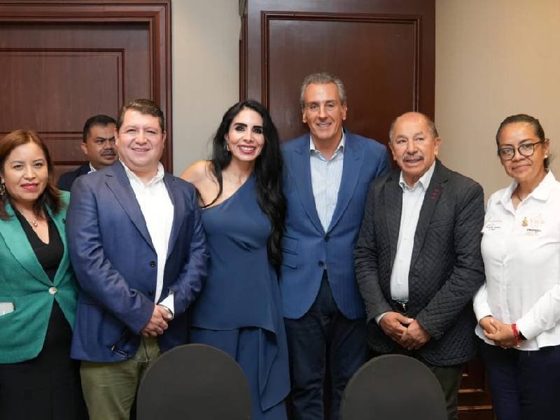 por su parte armando quintero