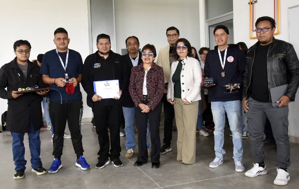 Celebran en CU2 el concurso “Robomatrix, Liga latinoamericana de robótica de competencia” Celebran en CU2 el concurso “Robomatrix, Liga latinoamericana de robótica de competencia”
