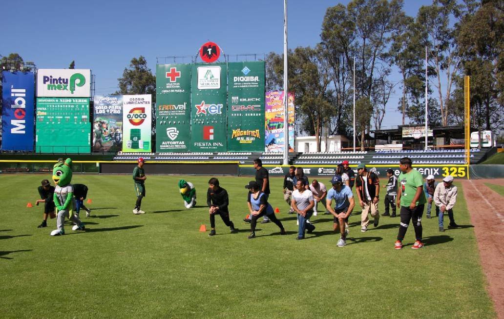 El IMDP y Pericos de Puebla realizan una clínica deportiva