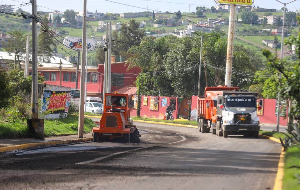 Gobierno de Puebla aplica 2.69 kms de carpeta asfáltica en la Carretera San Francisco Totimehuacán a la desviación de San Baltazar Tetela