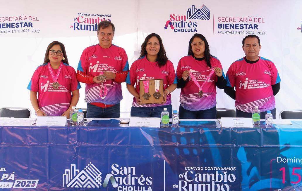Presentan Playera y Medalla del Medio Maratón del Día del Papá en San Andrés Cholula