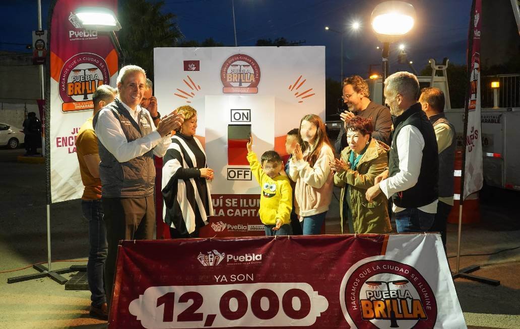 En San Isidro Castillotla, Puebla Brilla llega a 12 mil luminarias modernizadas en menos de un año