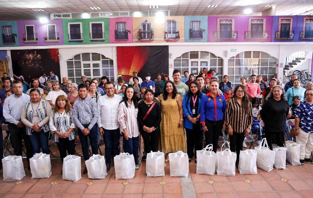 Entrega presidenta municipal de San Andrés Cholula apoyos alimentarios a núcleos familiares