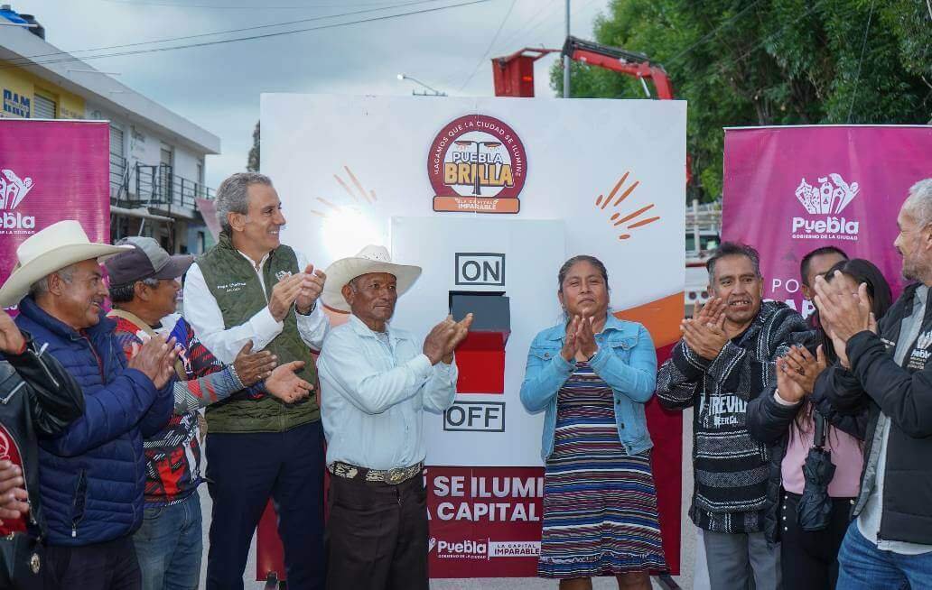 Gobierno de la Ciudad de Puebla renovó el alumbrado en seis juntas auxiliares con Puebla Brilla; ahora avanzó San Andrés Azumiatla Gobierno de la Ciudad de Puebla renovó el alumbrado en seis juntas auxiliares con Puebla Brilla; ahora avanzó San Andrés Azumiatla