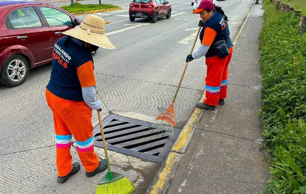 Intensifica Gobierno de la Ciudad de Puebla limpieza de alcantarillas como medida preventiva ante temporada de lluvias