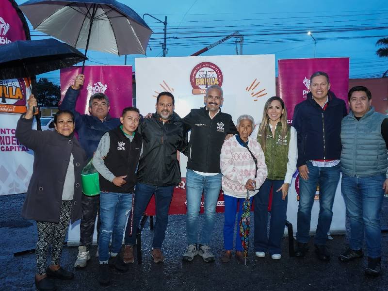 al acudir a la inauguracion