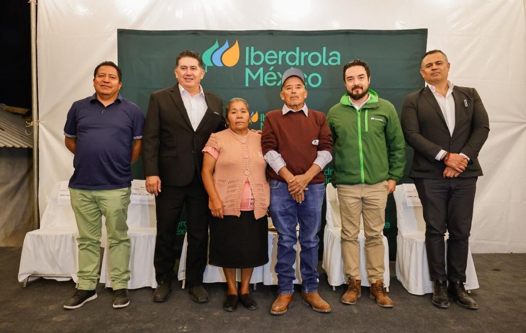 Gobierno de Puebla e Iberdrola México iluminan comunidades rurales con paneles solares