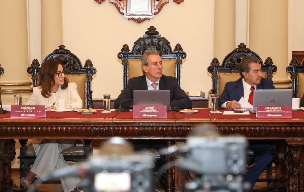 Aprueba Cabildo de Puebla solicitar al Congreso del Estado autorización para llevar a cabo la concesión de paraderos en la capital Aprueba Cabildo de Puebla solicitar al Congreso del Estado autorización para llevar a cabo la concesión de paraderos en la capital