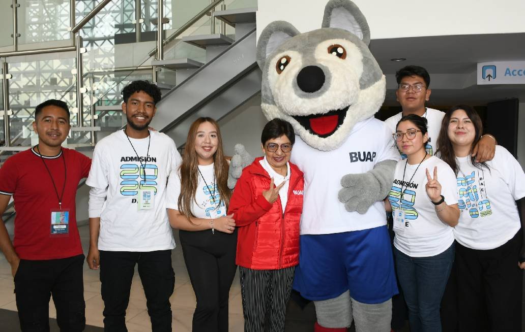 Supervisa Rectora Lilia Cedillo segunda jornada de inscripción para nivel superior