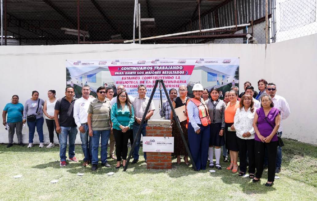 Coloca presidenta municipal de San Andrés Cholula primera piedra de la biblioteca de la Telesecundaria de San Rafael Comac