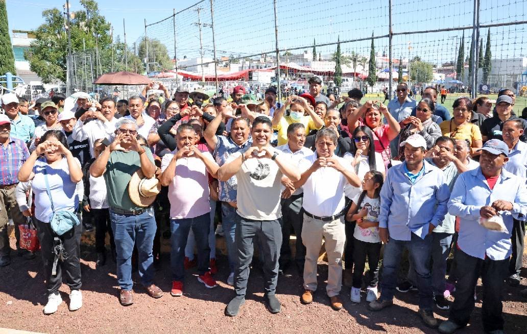 Gobernador de Puebla y alcalde de Cuautlancingo entrengan reconocimientos a deportistas