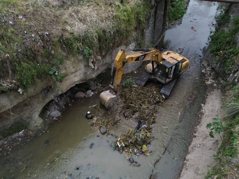 adicionalmente el funcionario municipal