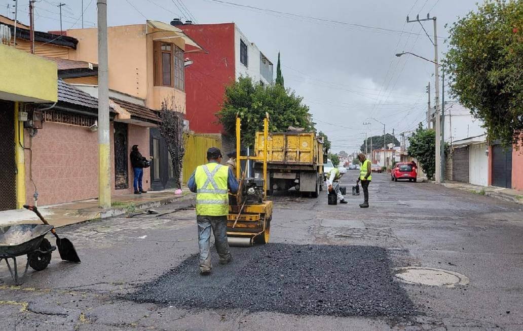 Atiende nuevos puntos de la Ciudad la Campaña Capitalina Bacheando Puebla