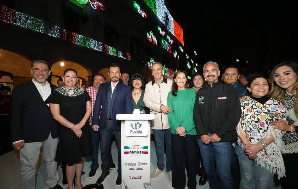 Iluminan el primer cuadro de la Ciudad de Puebla por las Fiestas Patrias 2025 Iluminan el primer cuadro de la Ciudad de Puebla por las Fiestas Patrias 2025