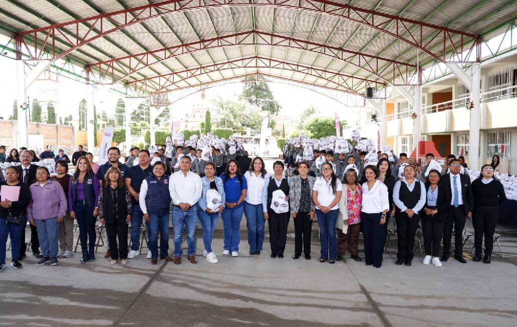 Continúa presidenta municipal de San Andrés Cholula con la entrega de kits de útiles escolares gratuitos