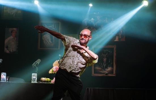 "Casos de la risa real" llenó Sala Forum de humor picante