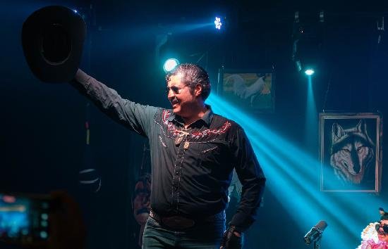 "Casos de la risa real" llenó Sala Forum de humor picante