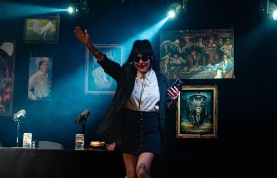 "Casos de la risa real" llenó Sala Forum de humor picante