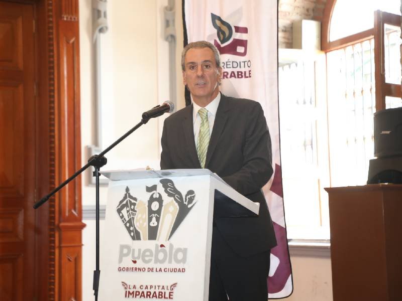 el secretrio de economia y turismo
