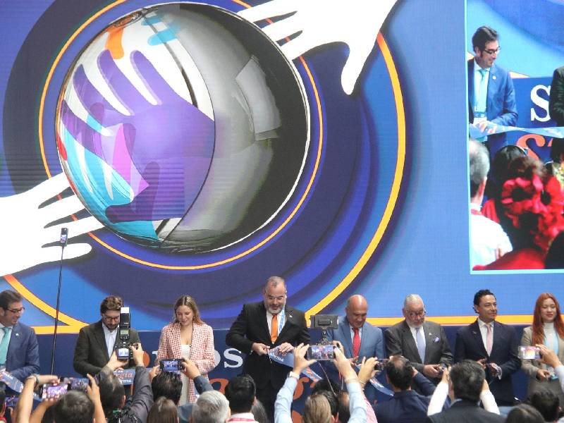 victor gabriel chedraui titular de la secretaria