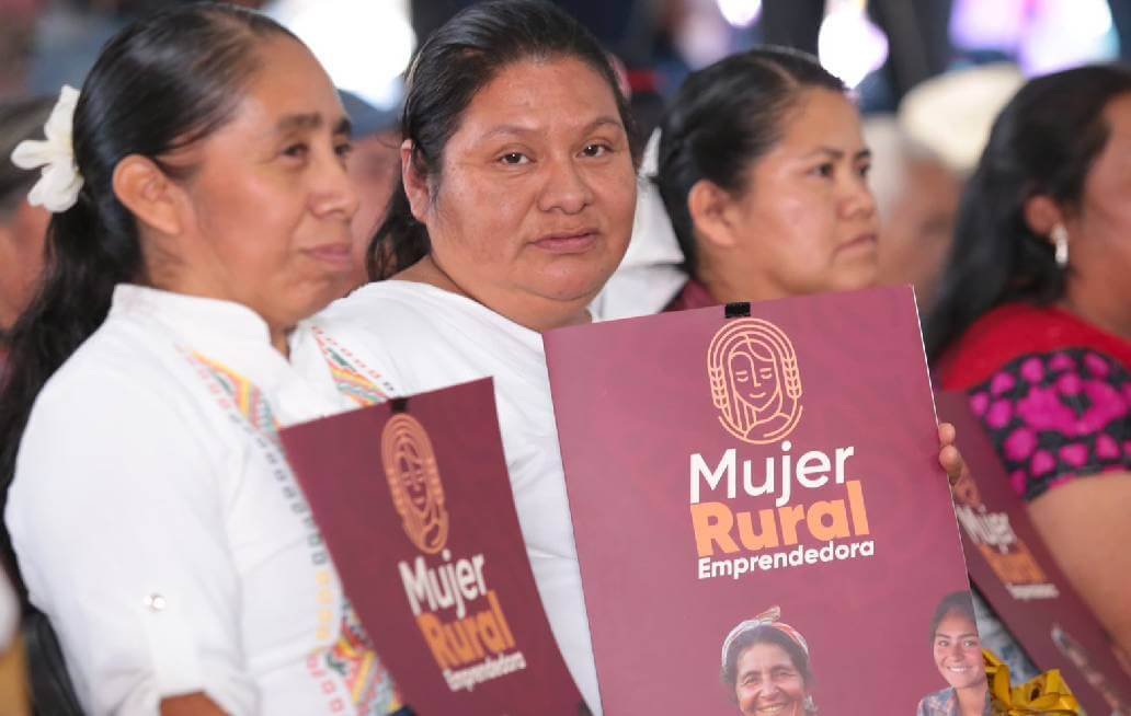 Con inversión de 8 mdp, gobierno estatal reconstruye campo afectado en Huauchinango