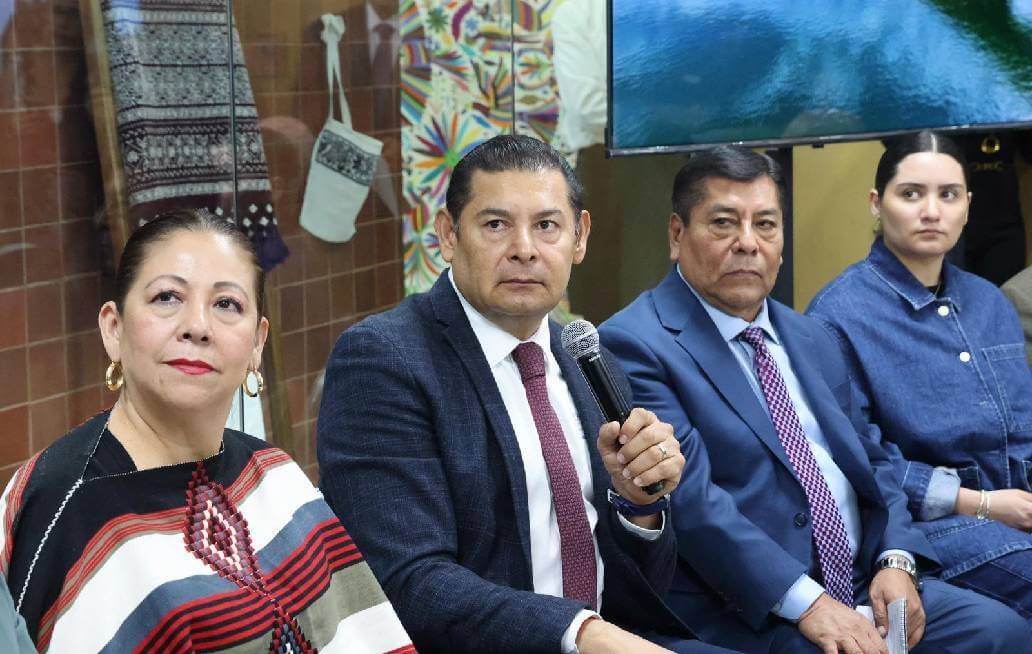 En la Sierra Norte de Puebla, liberados 80 tramos carreteros; se rehabilitan tres puentes estratégicos