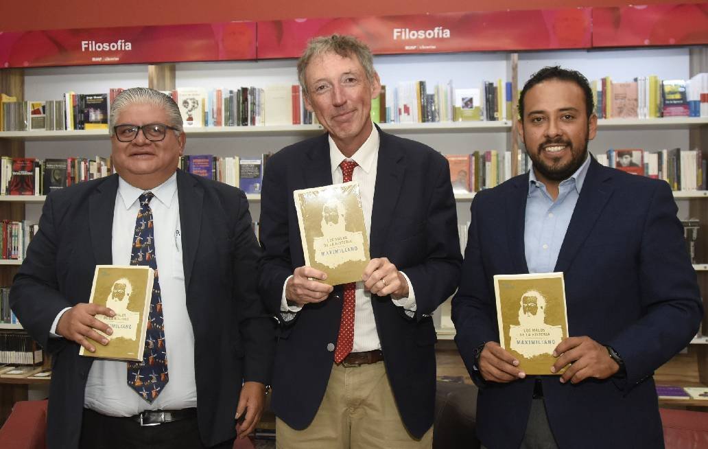 Presentan en la BUAP “Los malos de la historia: Maximiliano”, obra de Will Fowler