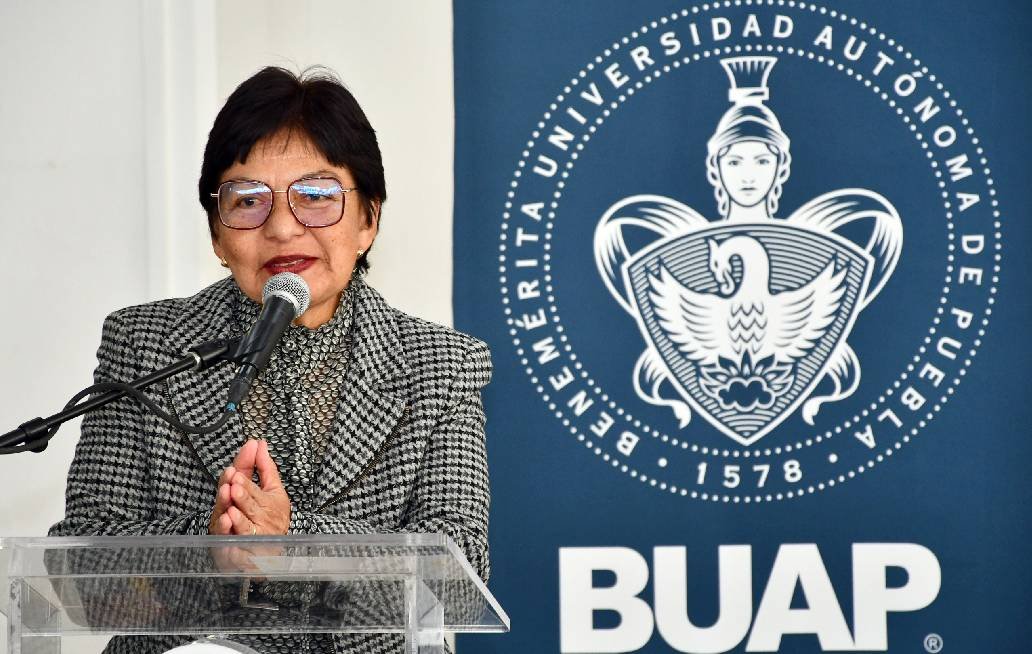 Toma protesta Rectora BUAP a Irma García como directora de la Prepa 2 de Octubre