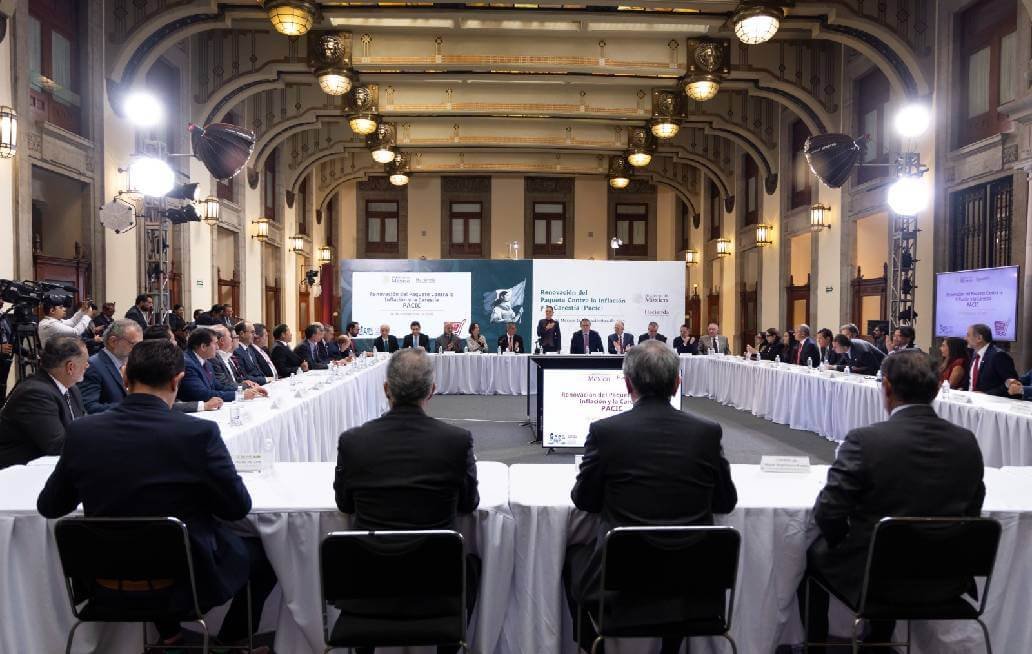 Sheinbaum y empresarios renuevan el PACIC para mantener la canasta básica en 910 pesos
