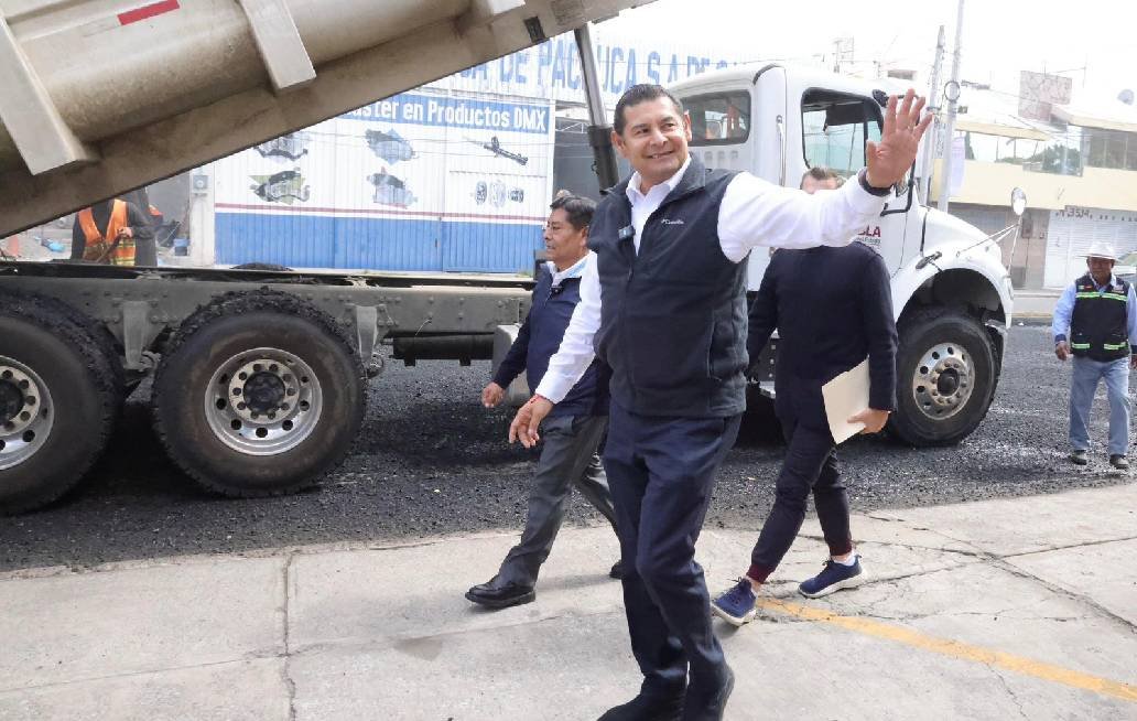 Reconstruye gobierno estatal 37 vialidades prioritarias en Puebla capital