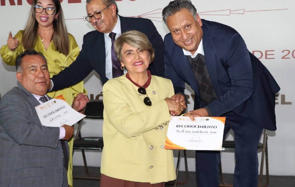 Celebra SNTE 51 el centenario del nivel secundaria en México