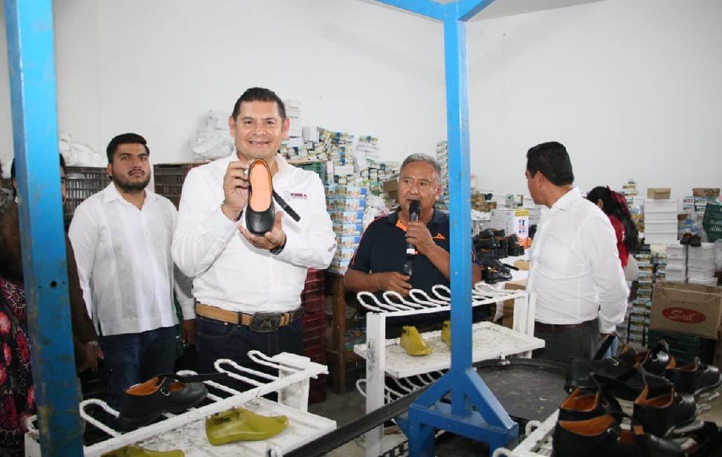  Concluye entrega de paquetes del programa Por Amor a Puebla