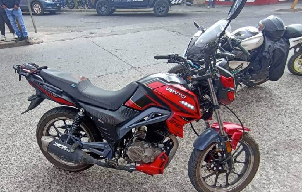 Detienen en Cuautlancingo a dos sujetos por detentación de vehículo robado