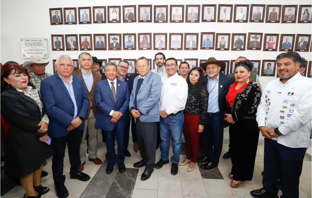 En el Congreso del Estado se desarrollo una ceremonia para conmemorar el Dia del Migrante Poblano, donde se reconoció la labor de los miles de trabajadores que han emigrado en busca de mejores condiciones de vida y que lleva varias generaciones de poblanos que se fueron a los Estados Unidos