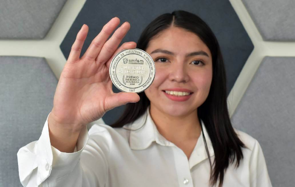  Obtiene pasante de Medicina de la BUAP Premio a la Excelencia