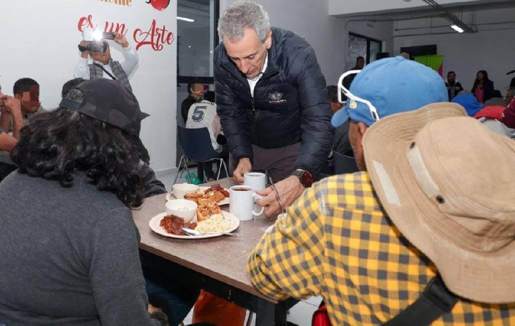 Pepe Chedraui y MariElise Budib encabezan convivencia navideña en el Dormitorio Municipal