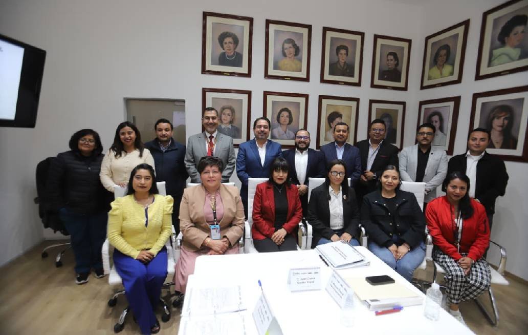 SEDIF entrega en adopción a una niña y un niño a familias