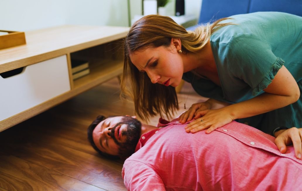 ¿Qué hacer en caso de que alguien sufra un desmayo?