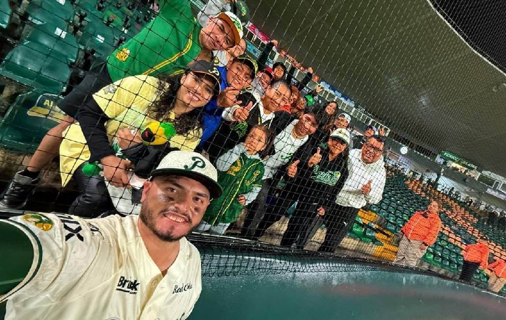 Acuerda Juan “El Búfalo” Kirk continuar como pelotero de Pericos