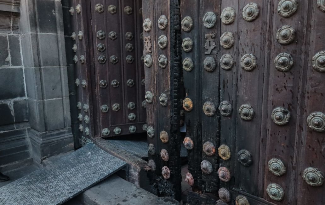 Católicos y no Católicos condenan el acto de vandalismo en la Catedral de Puebla