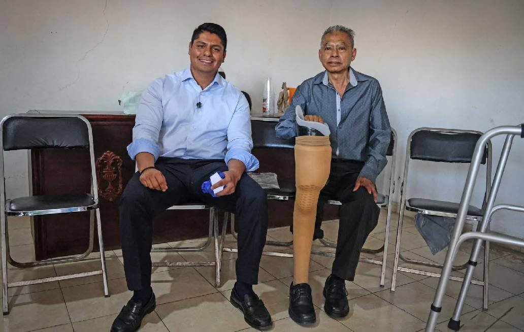 Cumple Omar Muñoz promesa de donar mensualmente la mitad