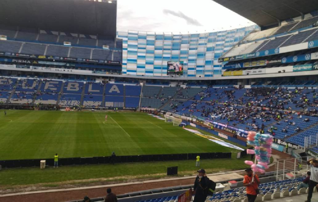 Daños en césped del Cuauhtémoc serán reparados por empresa: gobierno de Puebla