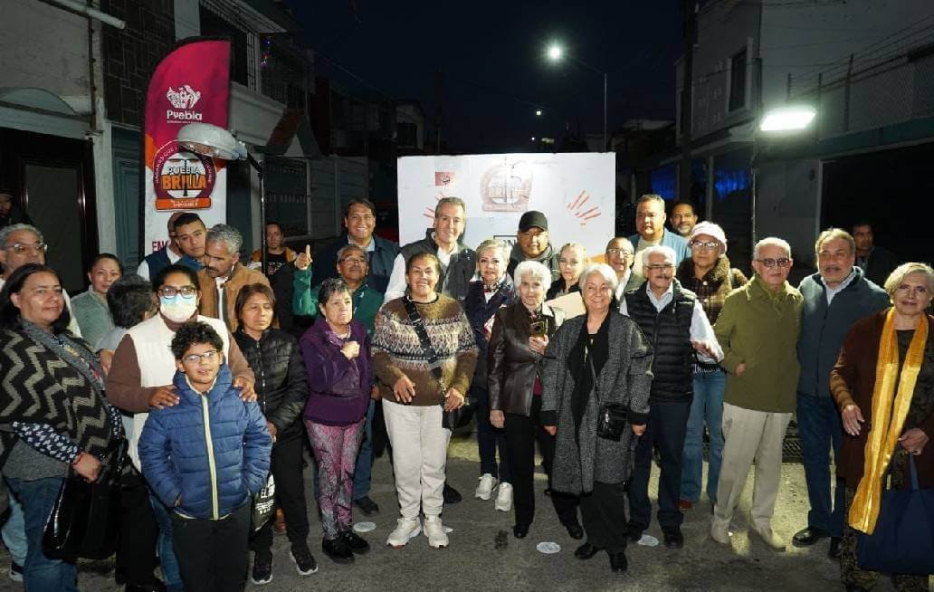 Enciende Chedraui luminarias modernizadas con LED en Villa Encantada con Puebla Brilla