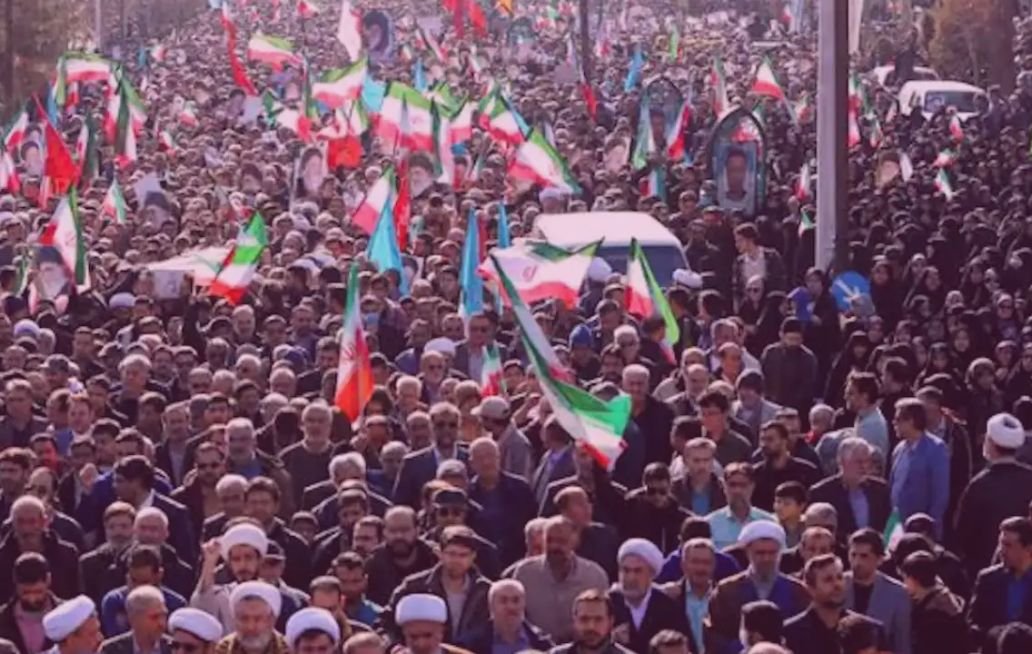 Irán restablece llamadas internacionales, pero mantiene el corte de internet IRÁN