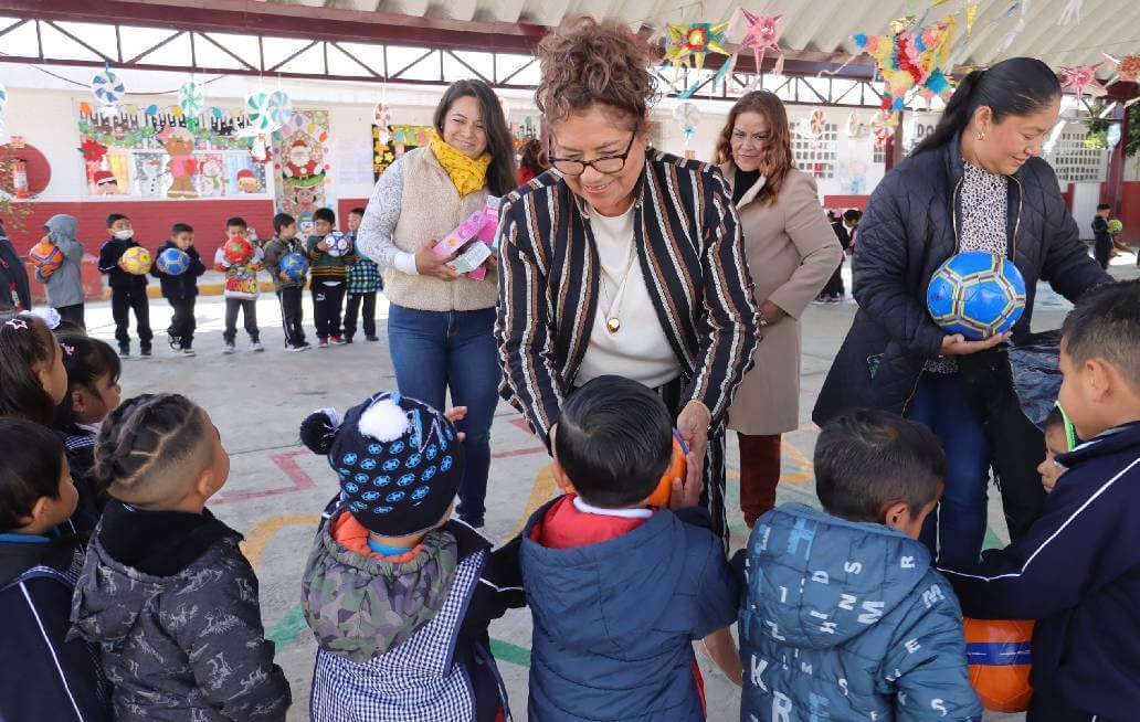  Presidenta del SMDIF Cuautlancingo impulsa acciones a favor