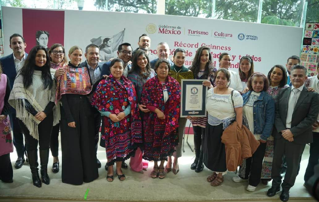  Puebla contribuye al Récord Guinness de bordados más grande